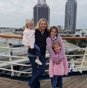 Meet your Posher, Joanie